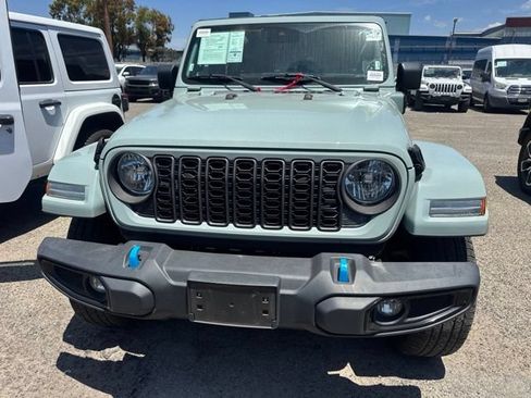 Used 2024 Jeep Wrangler Unlimited AWD/4WD image 2