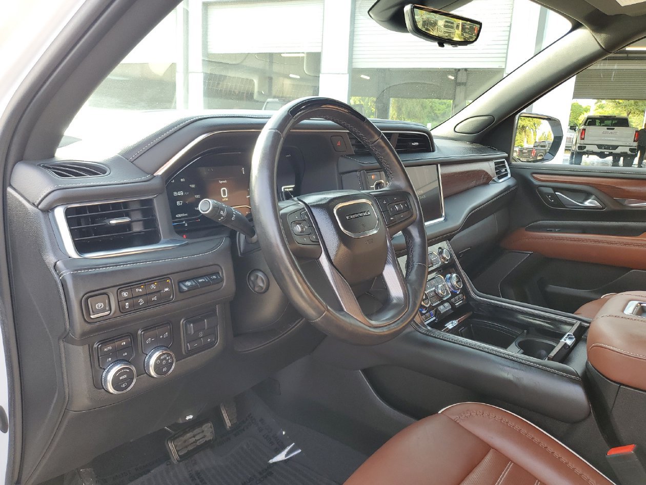 Used 2023 GMC Yukon Denali Ultimate AWD/4WD image 19