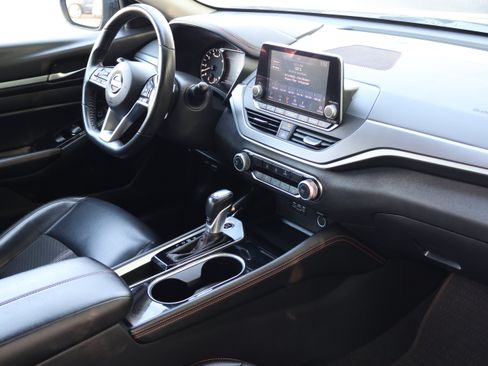 Used 2024 Nissan Altima 2.5 SR FWD image 34