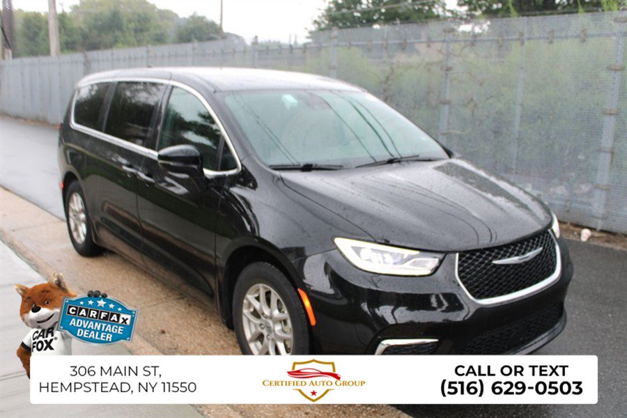 Used 2025 Chrysler Pacifica Select FWD image 4