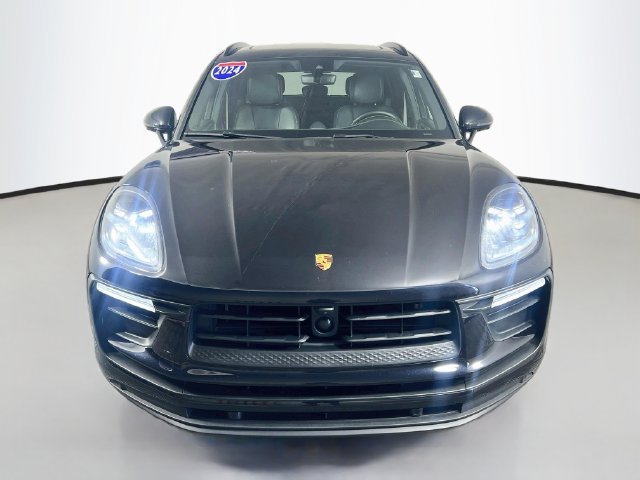 Used 2024 Porsche Macan AWD/4WD image 3