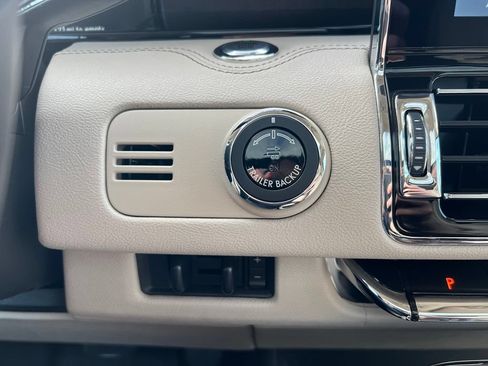 Used 2021 Lincoln Navigator Reserve AWD/4WD image 32