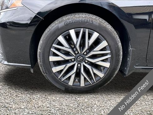 Used 2024 Nissan Altima 2.5 SV AWD/4WD image 9