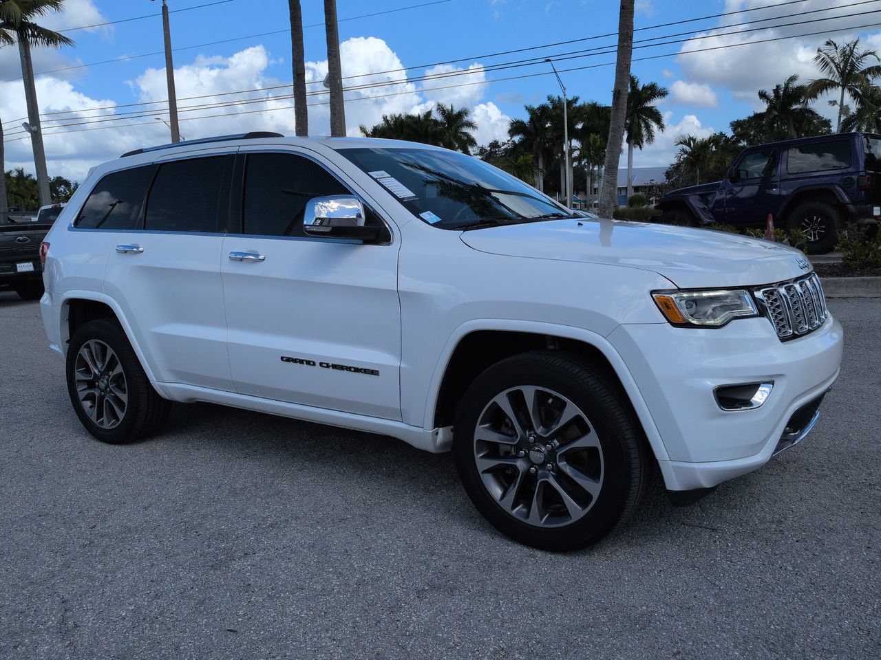 Used 2017 Jeep Grand Cherokee Overland AWD/4WD image 2