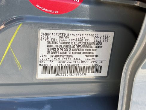 Used 2025 Nissan Sentra SR FWD image 33