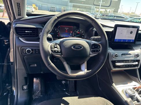 Used 2021 Ford Explorer XLT RWD image 16