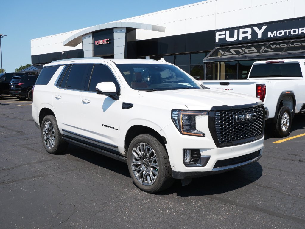 Used 2023 GMC Yukon Denali Ultimate w/ LPO, Floor Liner Package AWD/4WD image 3