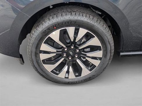 New 2025 Ford Expedition Platinum w/ Driver's Package image 9