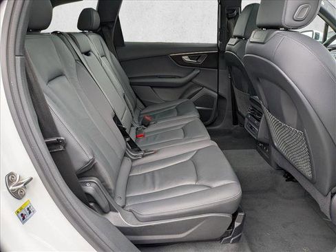 Certified 2025 Audi Q7 Premium Plus image 21