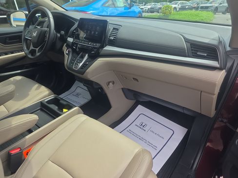 Used 2018 Honda Odyssey Touring image 12