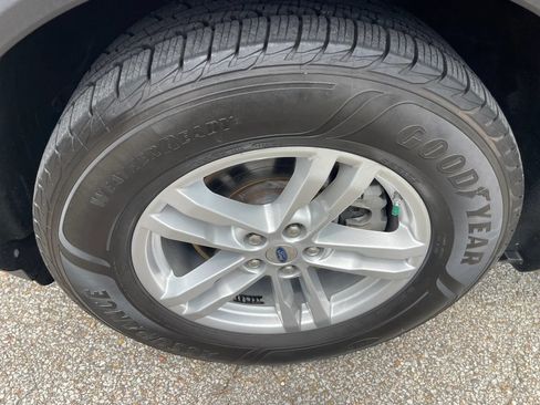 Used 2020 Ford Explorer XLT w/ Comfort Package RWD image 9