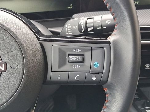 Used 2025 Nissan Kicks SR image 10