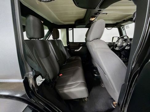 Used 2017 Jeep Wrangler Unlimited Sahara w/ Connectivity Group image 23