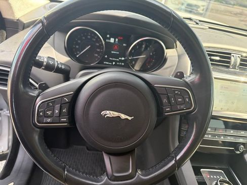 Used 2019 Jaguar F-PACE Premium AWD/4WD image 9