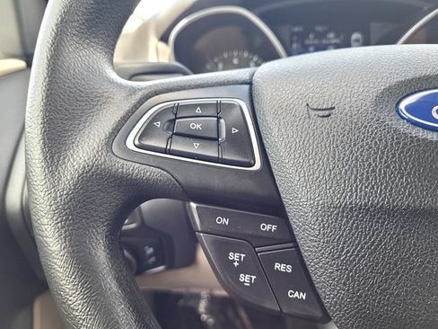 Used 2016 Ford Focus SE w/ SE Power Seat Package FWD image 24