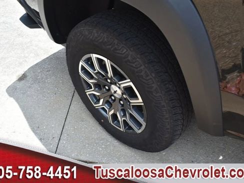 Used 2024 Chevrolet Colorado Z71 w/ Z71 Convenience Package 2 AWD/4WD image 13