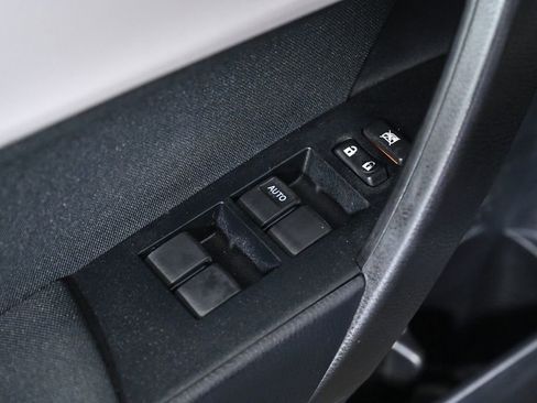 Used 2014 Toyota Corolla LE image 20