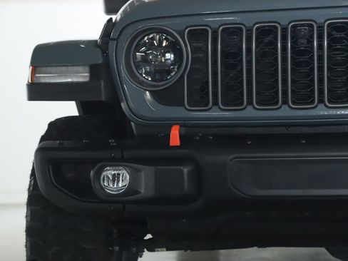 Used 2025 Jeep Gladiator Mojave AWD/4WD image 6