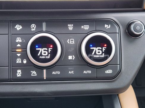 New 2026 Land Rover Defender 110 X-Dynamic SE image 18