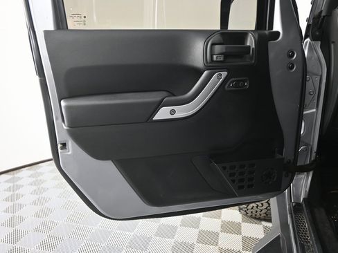 Used 2014 Jeep Wrangler Unlimited Sahara w/ Connectivity Group image 18