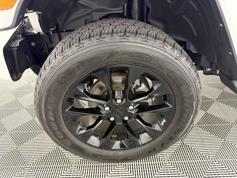 Used 2021 Jeep Wrangler Unlimited Sahara AWD/4WD image 12