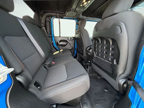 Used 2023 Jeep Gladiator Mojave w/ LED Lighting Group AWD/4WD image 31