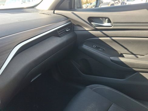 Used 2024 Nissan Altima 2.5 SV image 31