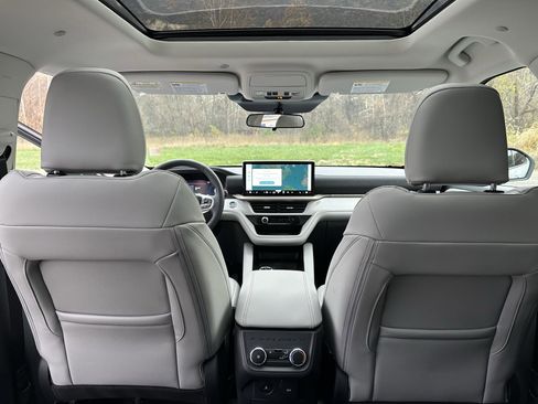 New 2026 Ford Explorer Active w/ Active Comfort Package image 35