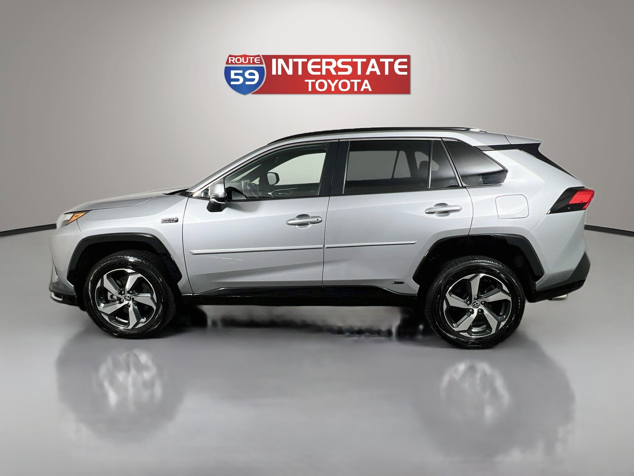 Used 2024 Toyota RAV4 SE w/ Weather & Moonroof Package AWD/4WD image 4