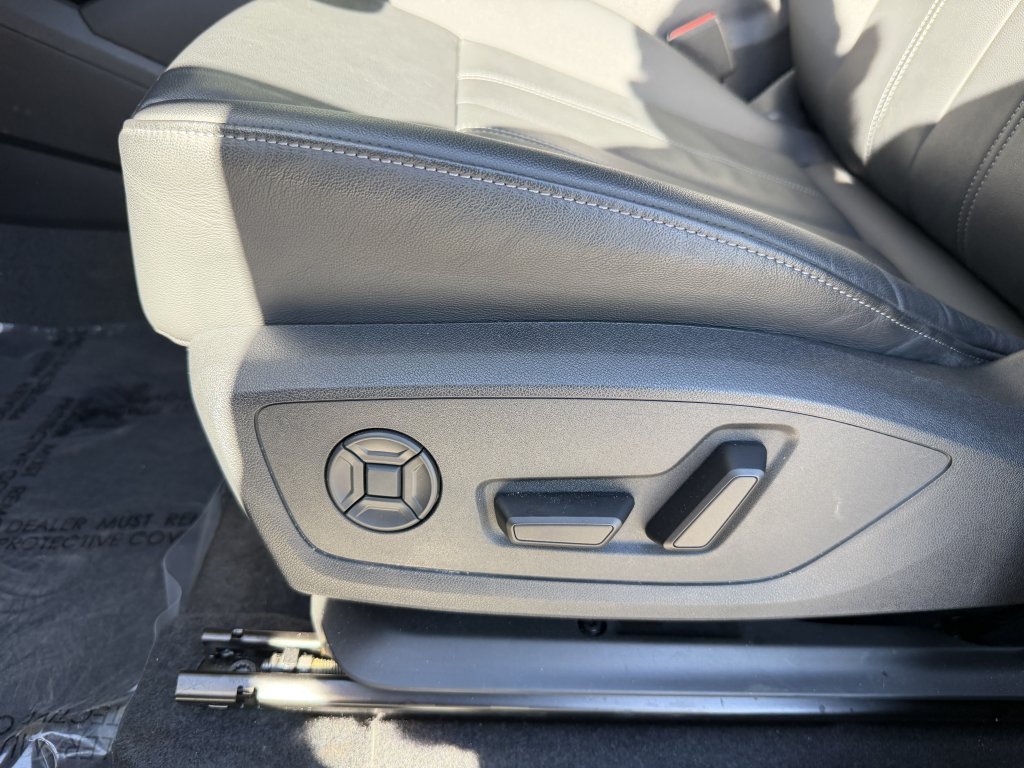 Used 2025 Audi Q6 e-tron Premium Plus w/ Premium Plus RWD image 32