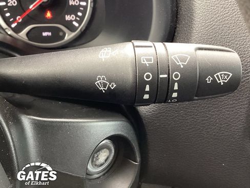 Used 2023 Jeep Renegade Latitude AWD/4WD image 30