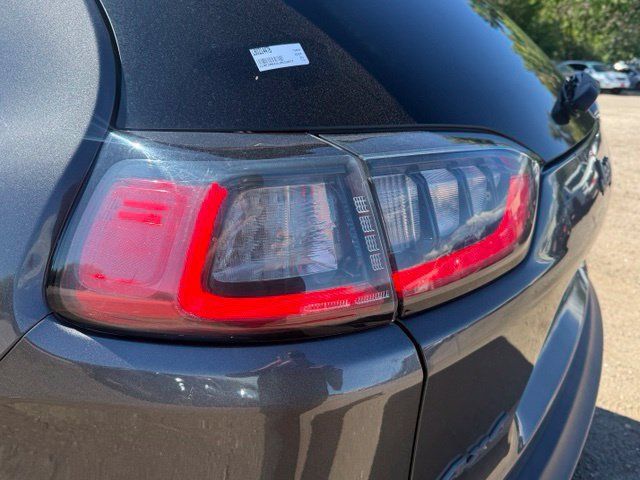 Used 2020 Jeep Cherokee Trailhawk w/ Cold Weather Group AWD/4WD image 12