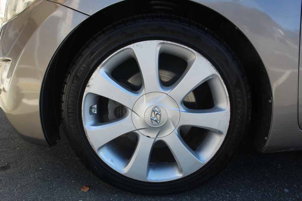 Used 2013 Hyundai Elantra Limited FWD image 29