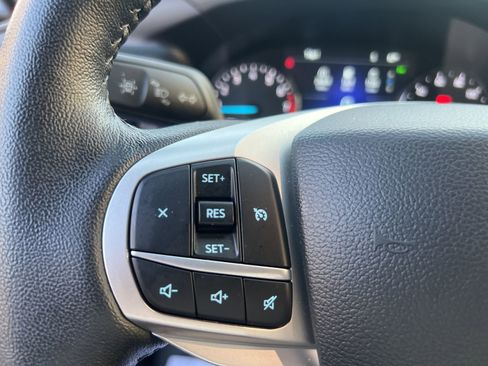 Used 2023 Ford Explorer XLT AWD/4WD image 13
