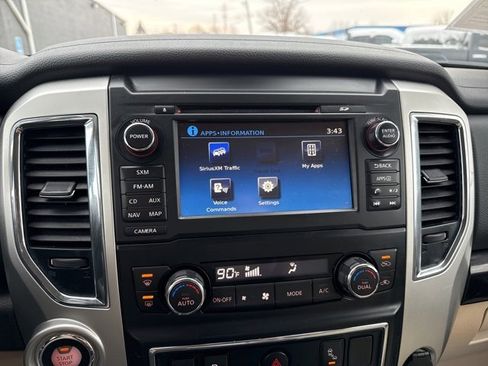 Used 2017 Nissan Titan SV image 33