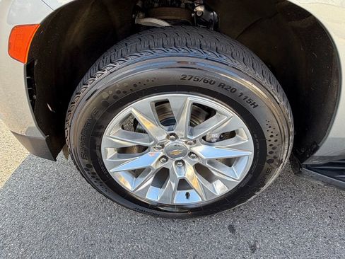 Used 2024 Chevrolet Suburban Premier image 12