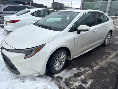 Used 2020 Toyota Corolla XLE image 5