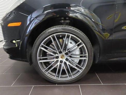 Used 2022 Porsche Cayenne image 15