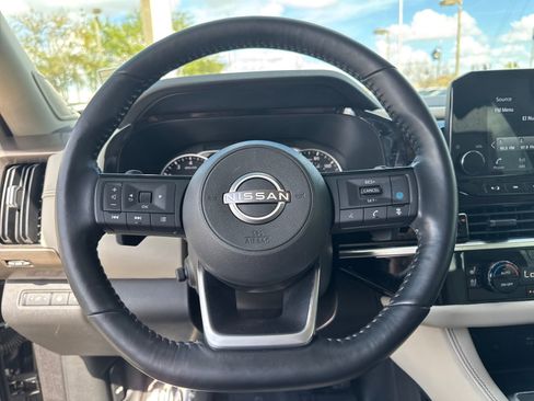 Certified 2022 Nissan Pathfinder Platinum w/ Lighting Package (N92) image 15