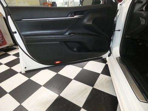 Used 2024 Toyota Camry SE image 19