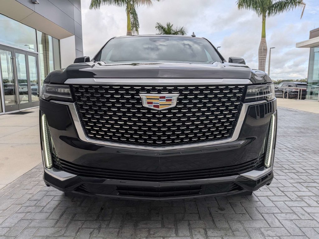 Used 2022 Cadillac Escalade Luxury w/ LPO, Floor Liner Package AWD/4WD image 8