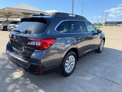 Used 2019 Subaru Outback 2.5i Premium image 7