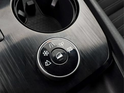 Used 2025 Nissan Rogue SV AWD/4WD image 17