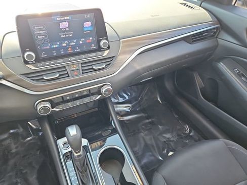 Used 2024 Nissan Altima 2.5 SV image 14