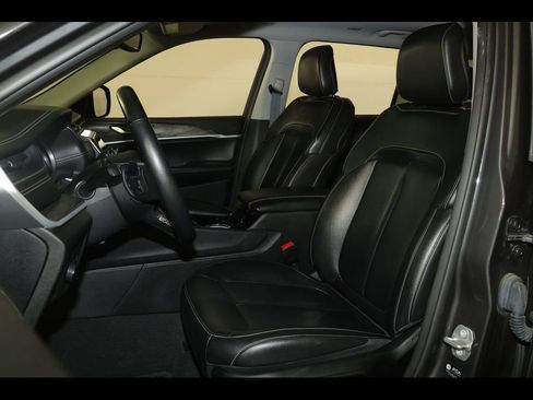 Used 2022 Jeep Grand Cherokee L Limited w/ Black Appearance Package image 27