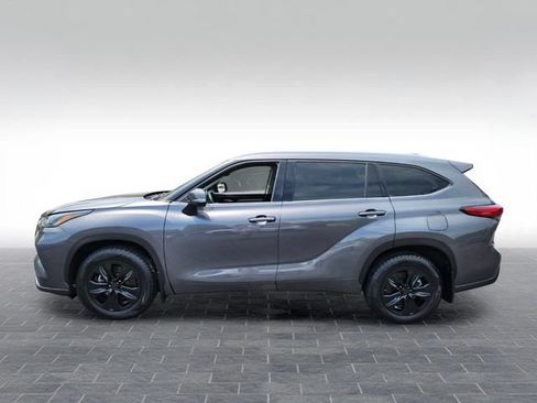 Used 2022 Toyota Highlander XLE AWD/4WD image 4