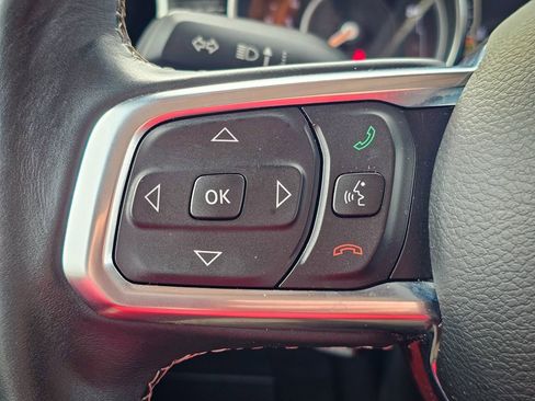 Used 2018 Jeep Wrangler Unlimited Sahara image 17