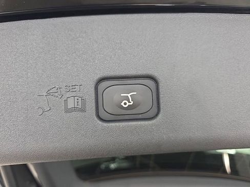 Used 2025 Lincoln Nautilus Reserve AWD/4WD image 33