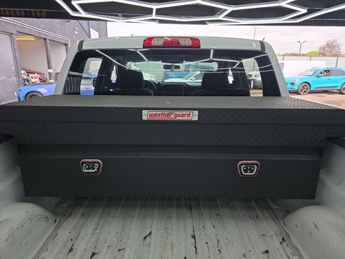 Used 2018 Chevrolet Silverado 1500 LT w/ LT Convenience Package image 16