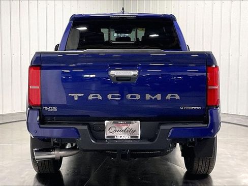 Used 2025 Toyota Tacoma Limited image 5